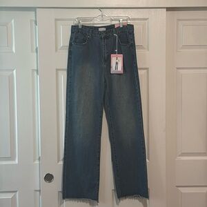 Brand new pair of jeans a never worn size 14.